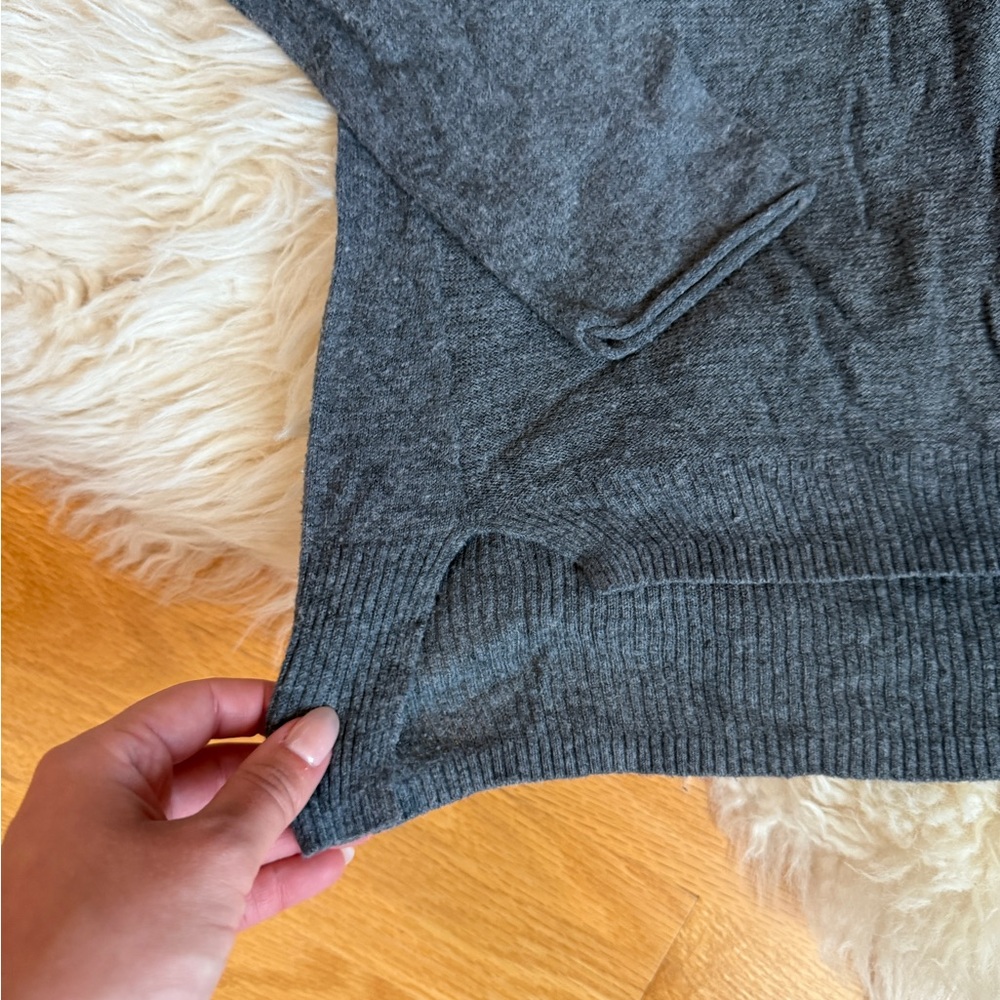 Mossimo Women’s Grey V-Neck Sweater - Picture 3 of 3